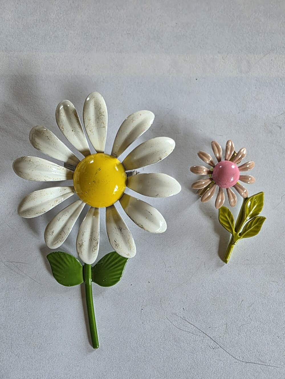 Lot Of Two Vintage 70s Daisy Floral Enamel Pins